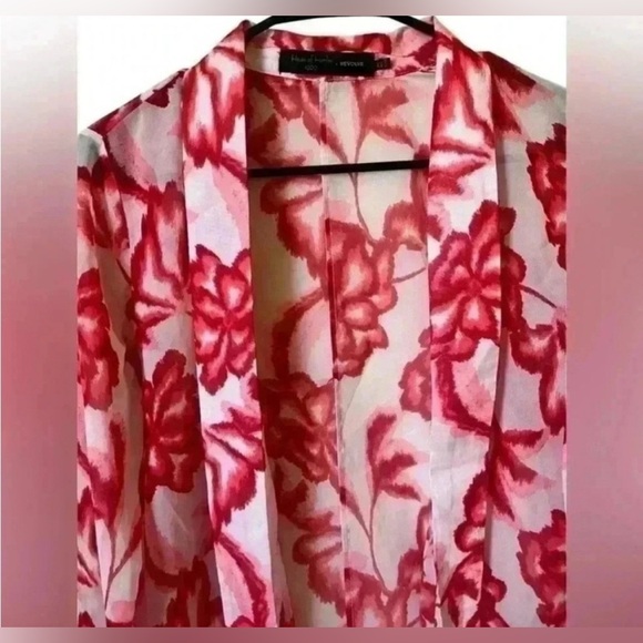 House of Harlow 1960 x Revolve Yuliana Bed
Kimono White and Red - Picture 5 of 12